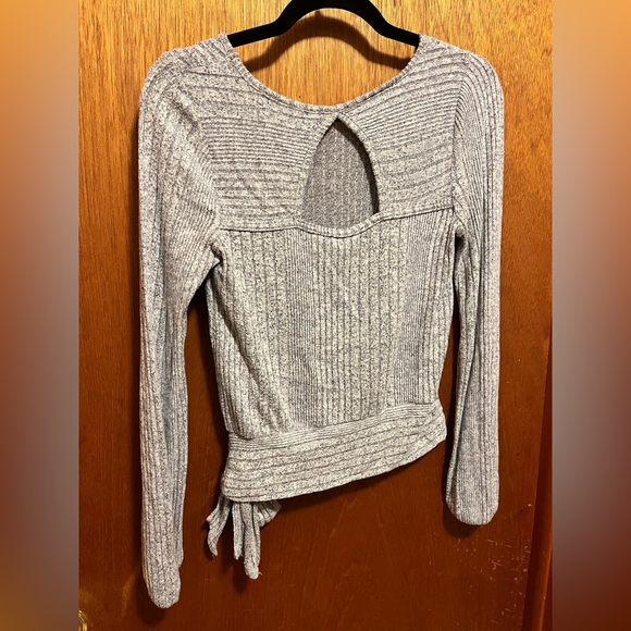 Womens Light Sweater Blouse with bow. New without tags - Picture 4 of 5